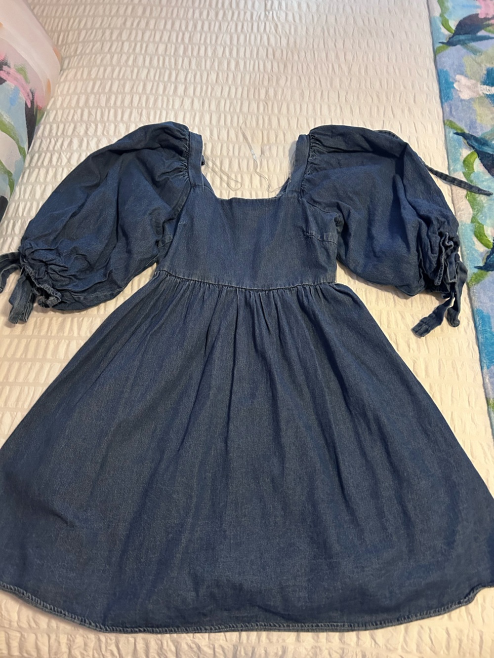 entro Chambray Puff Sleeve Casual Dress in Navy